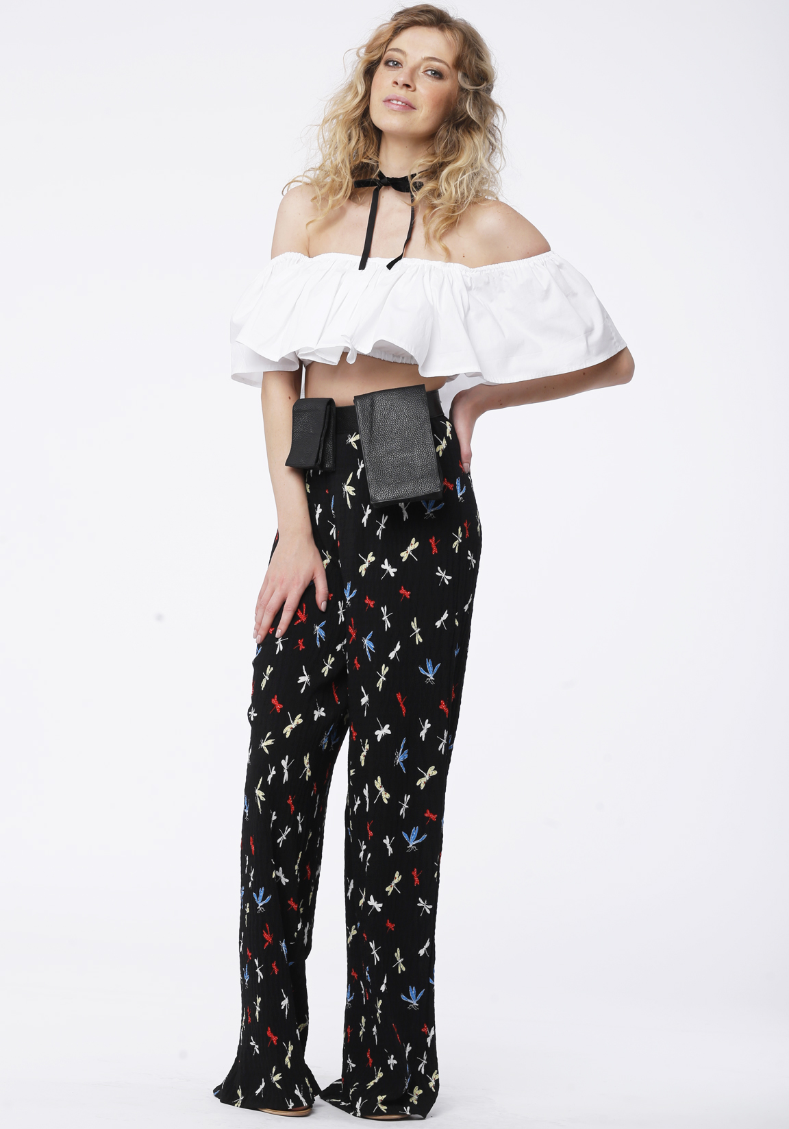 Top crop cu umerii goi - MOJA