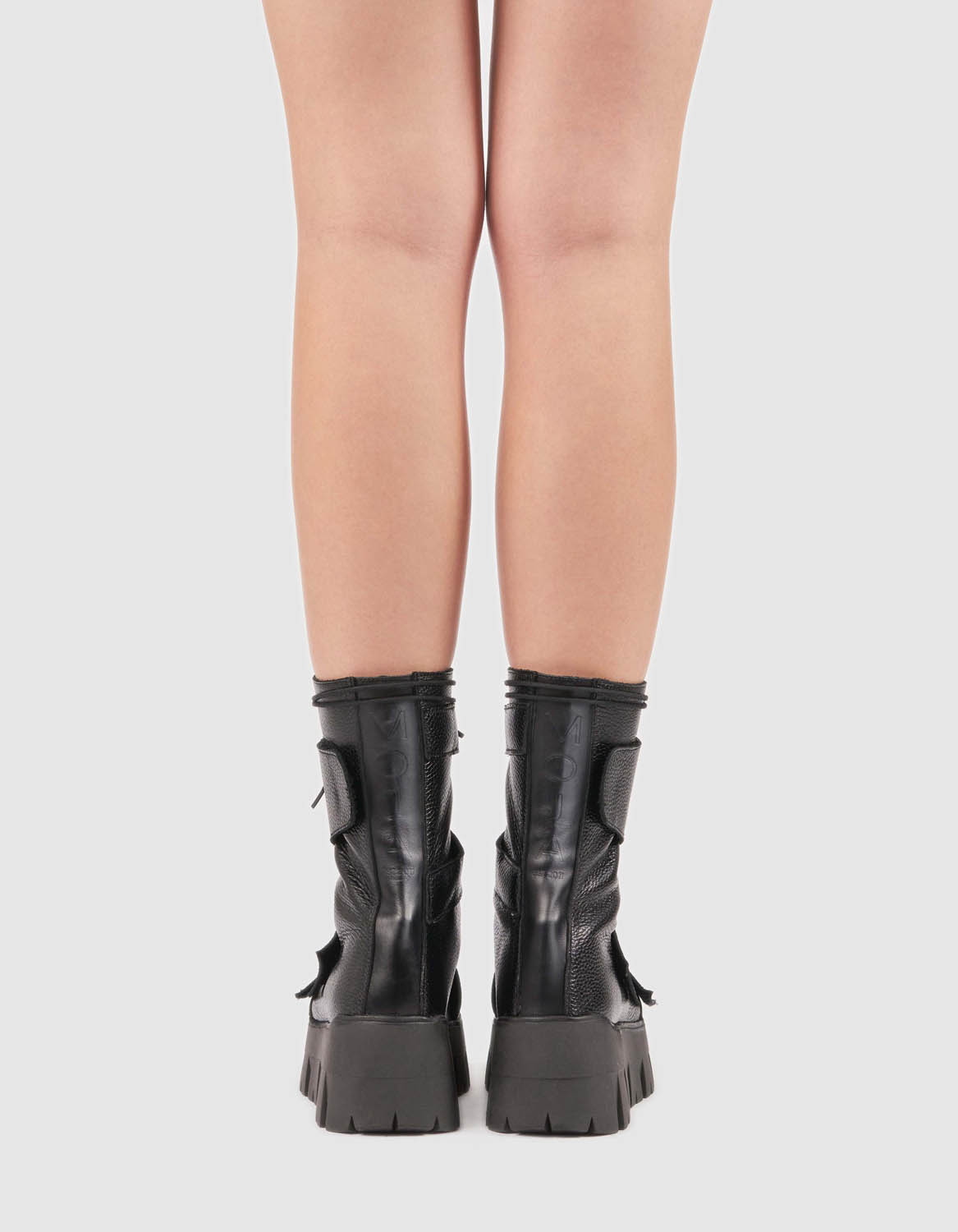 Bocanci din piele neagra Moon - MOJA