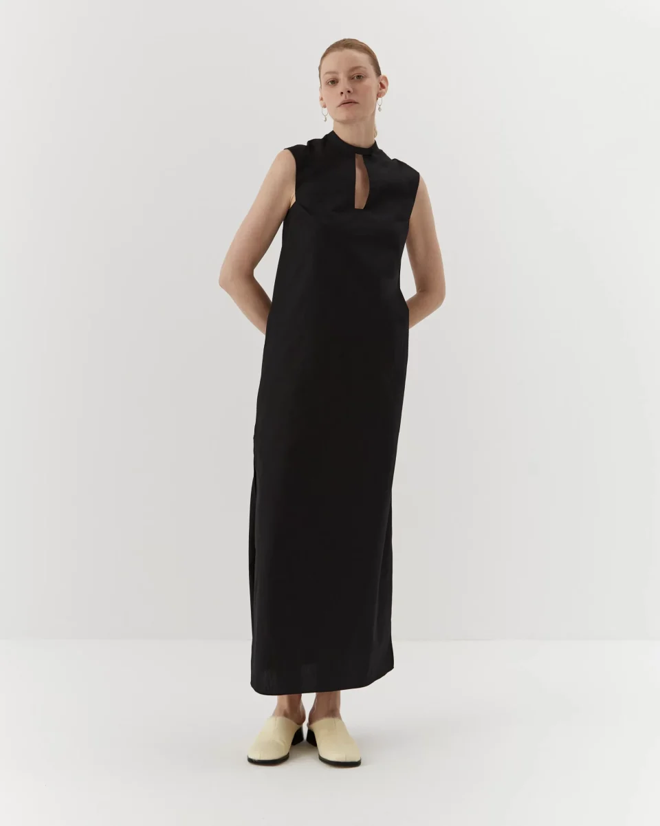 Rochie neagră elegantă din bumbac organic cu detaliu la spate