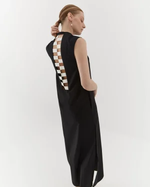 Rochie neagră elegantă din bumbac organic cu detaliu la spate-5