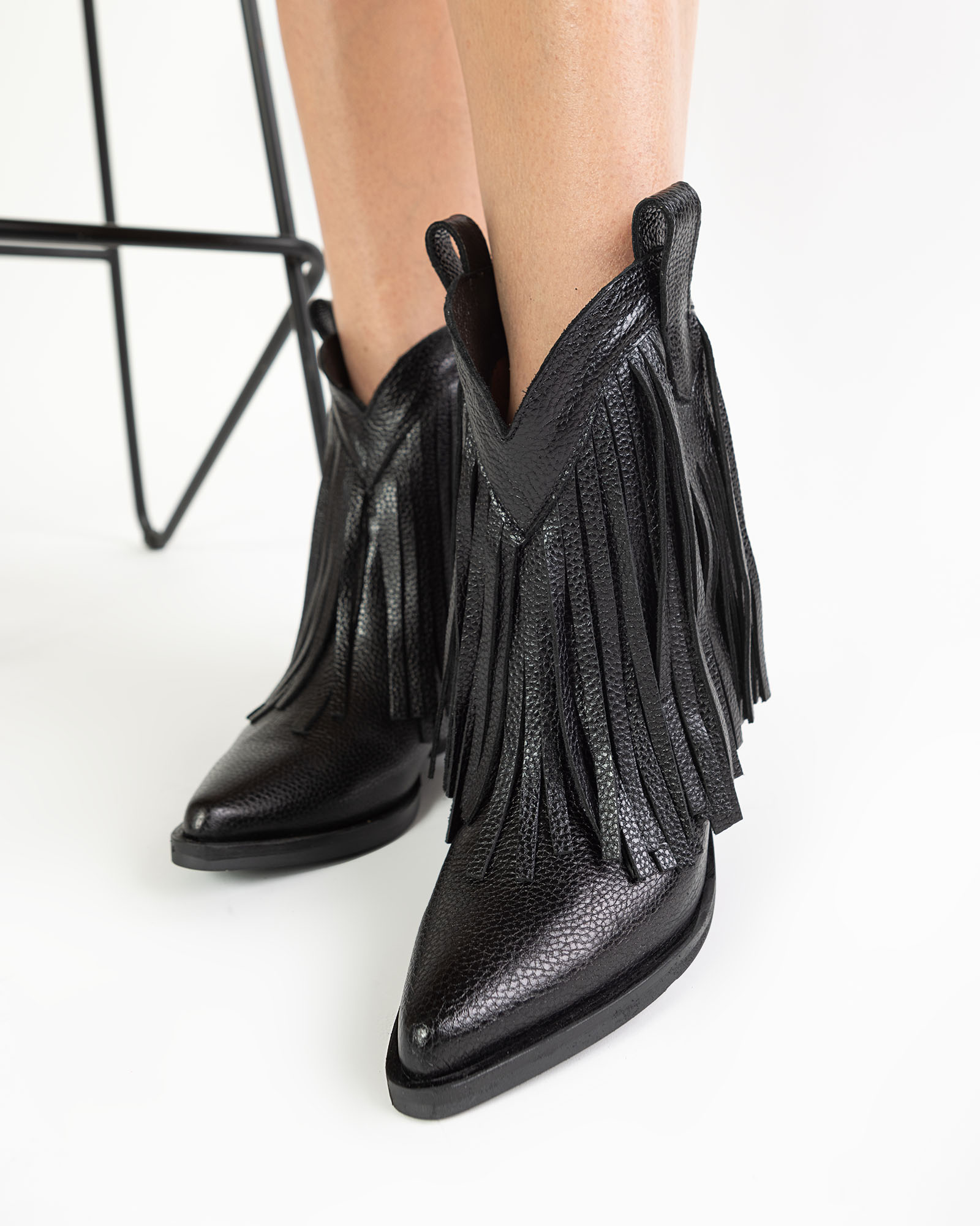 ciocate-din-piele-neagra-wild-6
