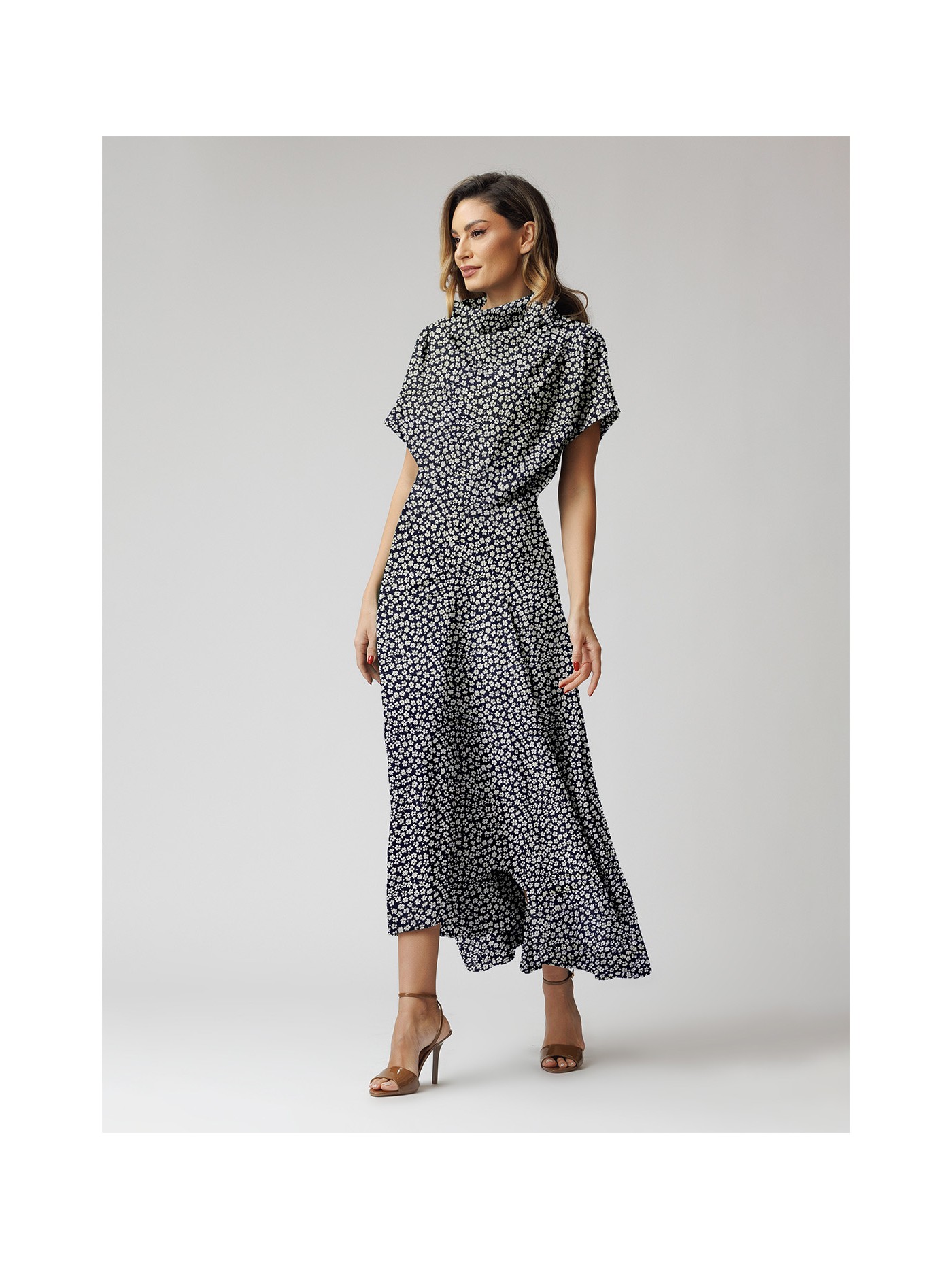 rochie-cu-drapaj-fata-si-guler-print-flori-albnavy (1)