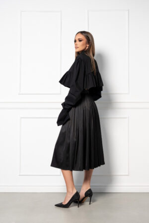 Clara-black-shirt-4